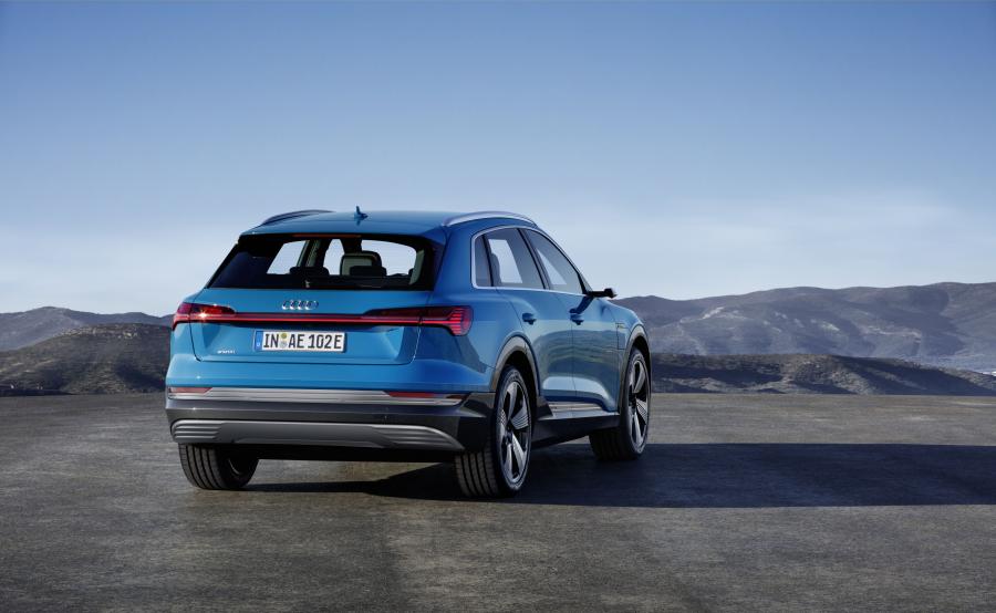  Audi e-tron 55 Quattro 2019 года  (WW) (фото 12 из 452)